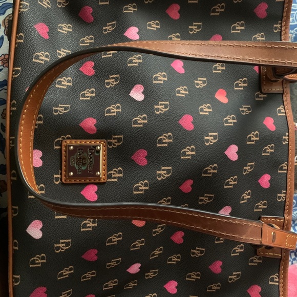 Large Dooney Bourke Handbag - Picture 1 of 3